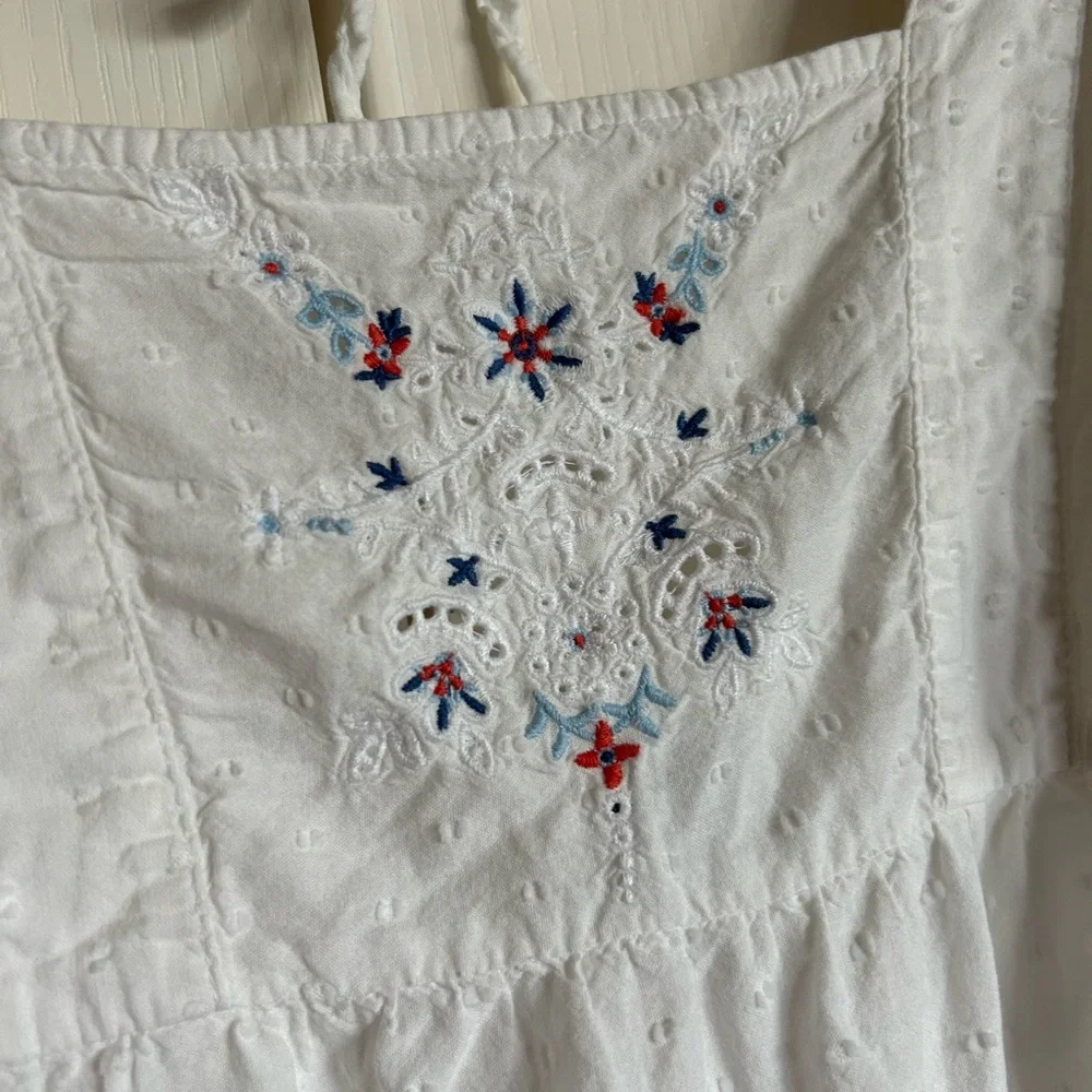 Old Navy textured Swiss Dot flutter sleeve tie back embroidered blouse small - Picture 11 of 11